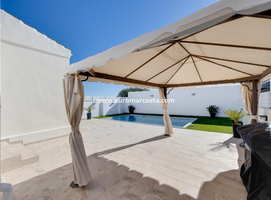 Venta - Villa - Torrevieja - TORREVIEJA