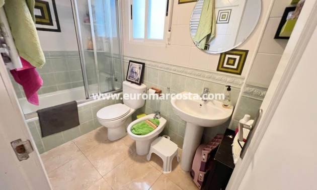 Sale - Apartment / flat - Guardamar del Segura