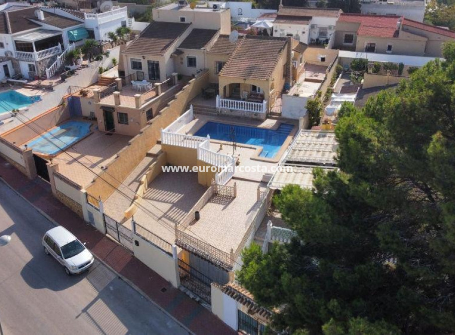 Objekte zum Wiederverkauf - Villa / Doppelhaushälfte - Torrevieja - Los Balcones - Los Altos del Edén