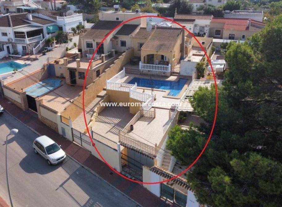 Objekte zum Wiederverkauf - Villa / Doppelhaushälfte - Torrevieja - Los Balcones - Los Altos del Edén