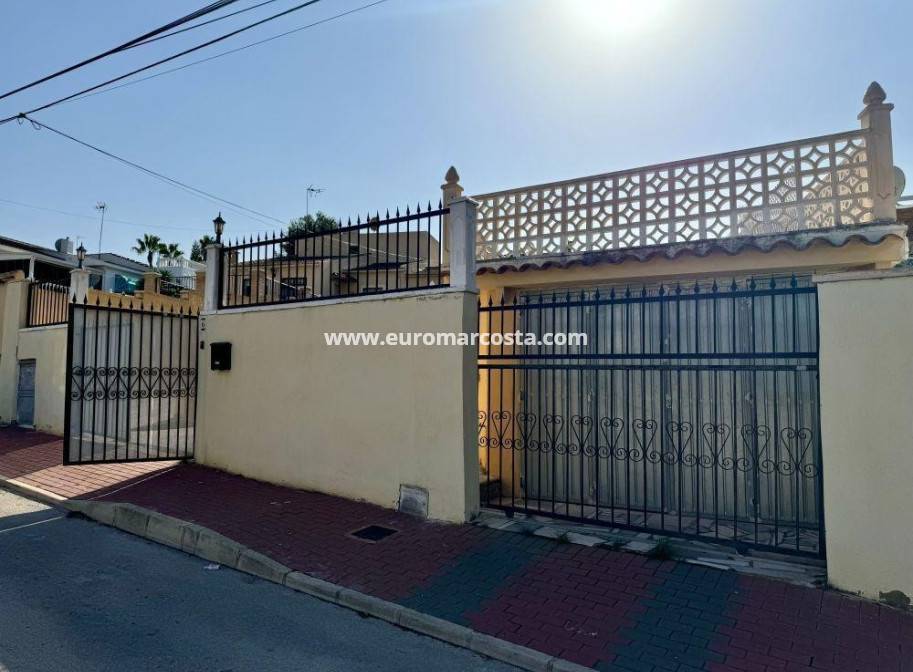 Objekte zum Wiederverkauf - Villa / Doppelhaushälfte - Torrevieja - Los Balcones - Los Altos del Edén