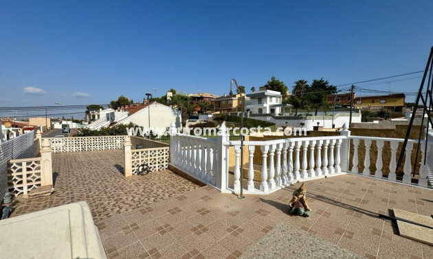 Objekte zum Wiederverkauf - Villa / Doppelhaushälfte - Torrevieja - Los Balcones - Los Altos del Edén