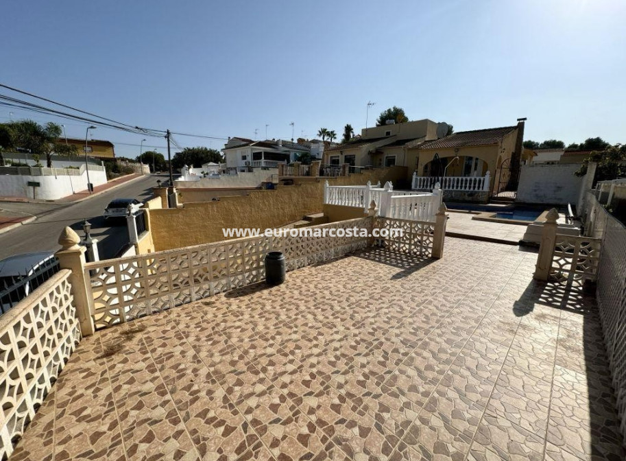 Objekte zum Wiederverkauf - Villa / Doppelhaushälfte - Torrevieja - Los Balcones - Los Altos del Edén