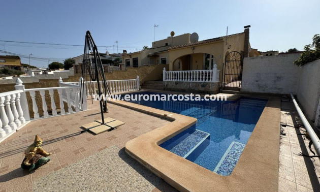 Objekte zum Wiederverkauf - Villa / Doppelhaushälfte - Torrevieja - Los Balcones - Los Altos del Edén