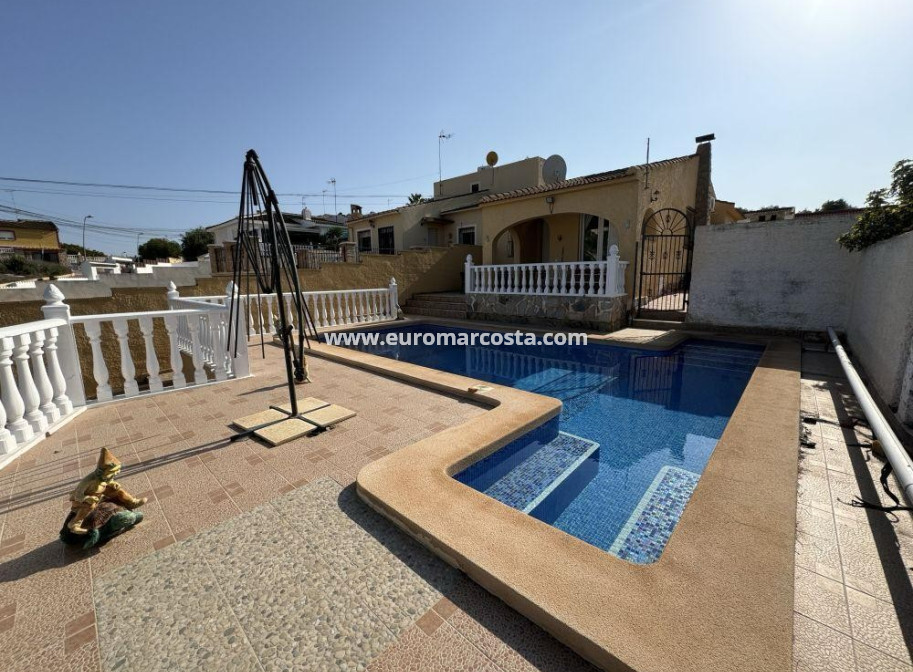 Objekte zum Wiederverkauf - Villa / Doppelhaushälfte - Torrevieja - Los Balcones - Los Altos del Edén