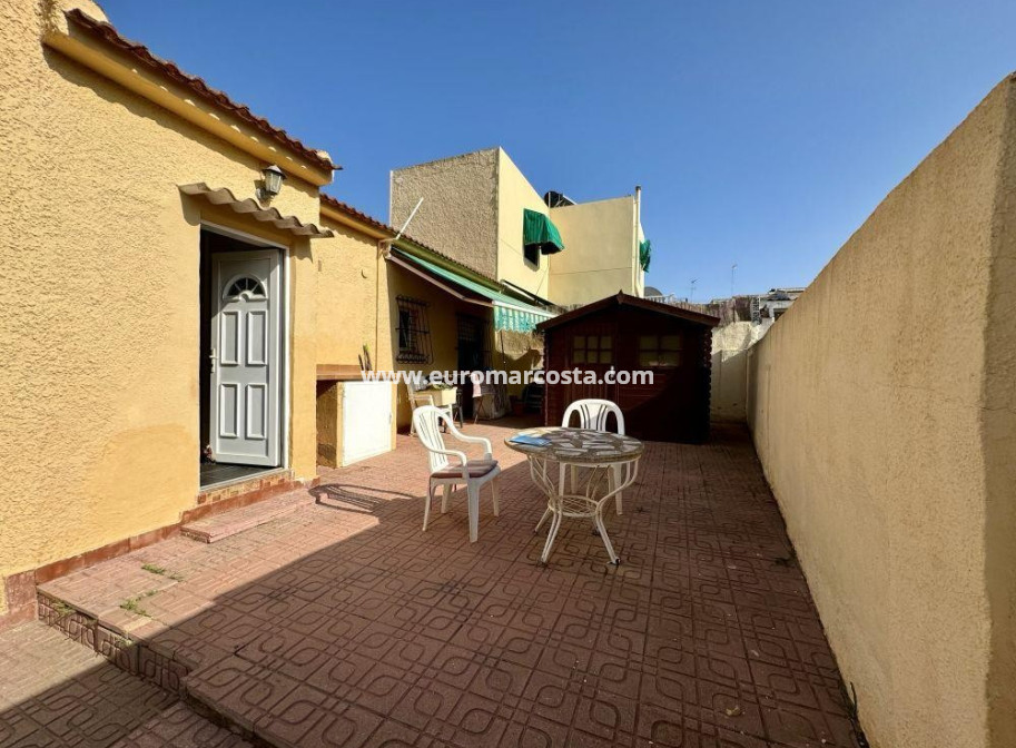 Objekte zum Wiederverkauf - Villa / Doppelhaushälfte - Torrevieja - Los Balcones - Los Altos del Edén