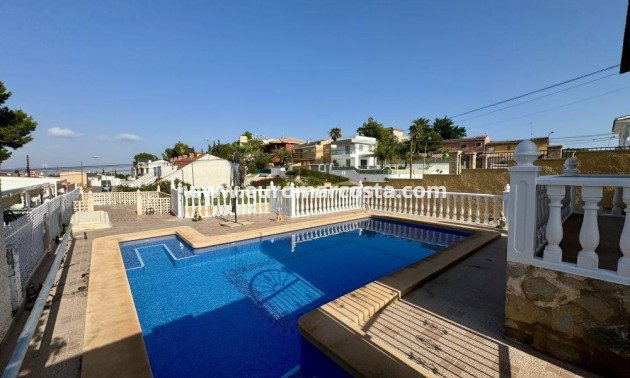 Objekte zum Wiederverkauf - Villa / Doppelhaushälfte - Torrevieja - Los Balcones - Los Altos del Edén