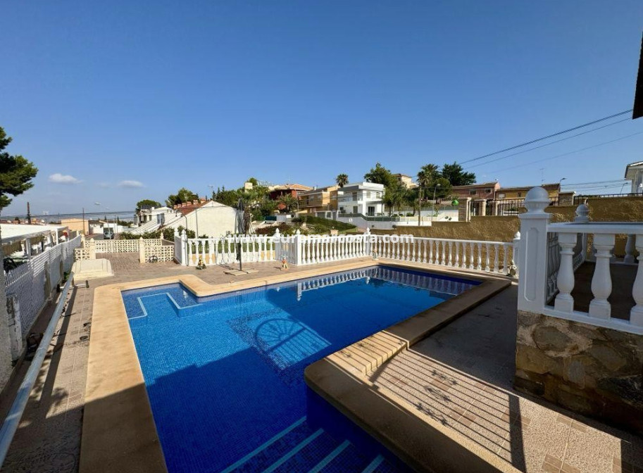 Objekte zum Wiederverkauf - Villa / Doppelhaushälfte - Torrevieja - Los Balcones - Los Altos del Edén