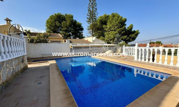 Objekte zum Wiederverkauf - Villa / Doppelhaushälfte - Torrevieja - Los Balcones - Los Altos del Edén