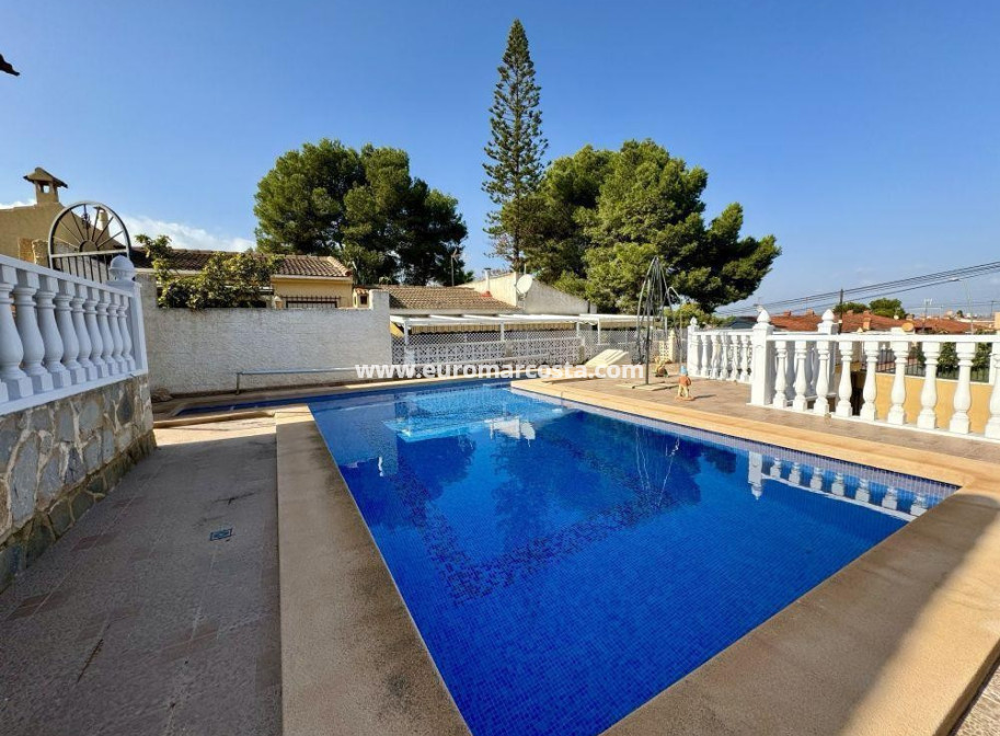 Objekte zum Wiederverkauf - Villa / Doppelhaushälfte - Torrevieja - Los Balcones - Los Altos del Edén