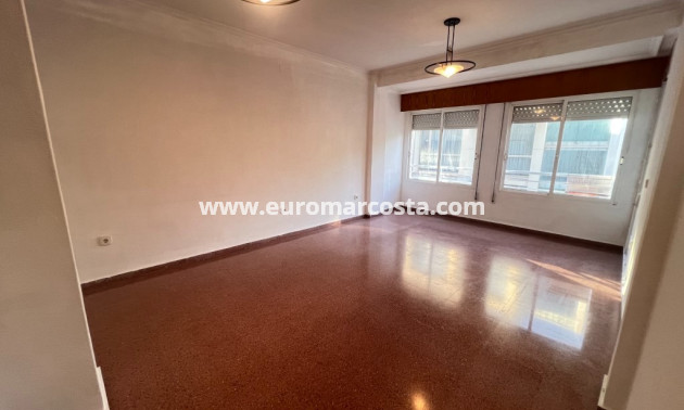 Sale - Apartment / flat - Los Montesinos