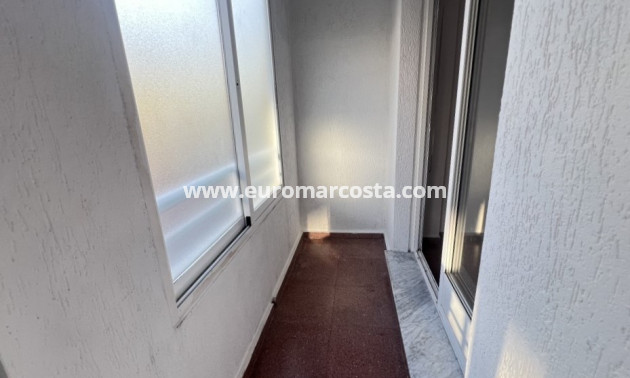 Sale - Apartment / flat - Los Montesinos