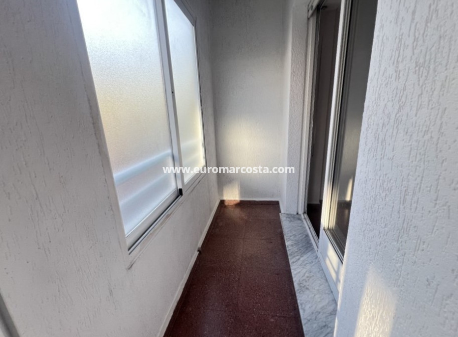 Sale - Apartment / flat - Los Montesinos