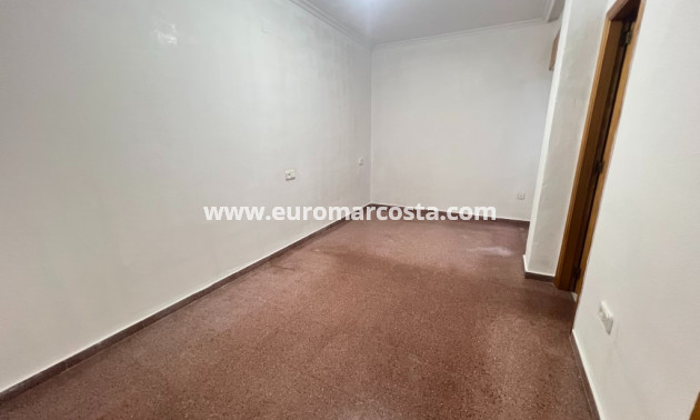 Sale - Apartment / flat - Los Montesinos