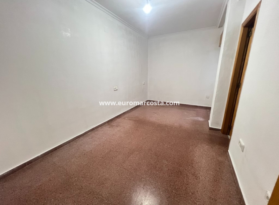 Sale - Apartment / flat - Los Montesinos