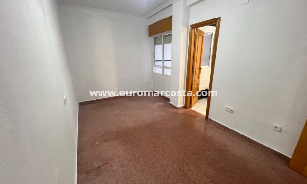 Sale - Apartment / flat - Los Montesinos