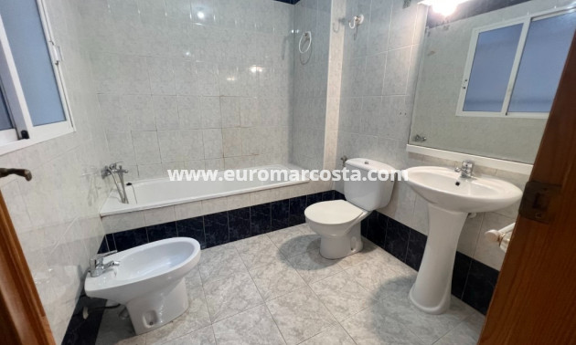 Sale - Apartment / flat - Los Montesinos