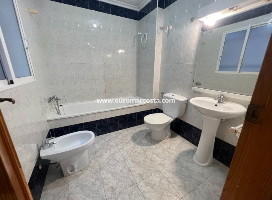 Sale - Apartment / flat - Los Montesinos