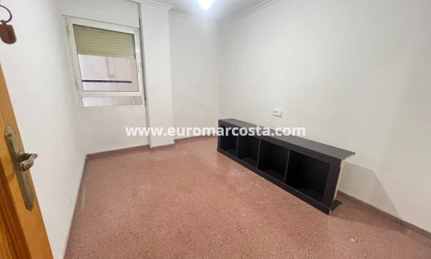 Sale - Apartment / flat - Los Montesinos