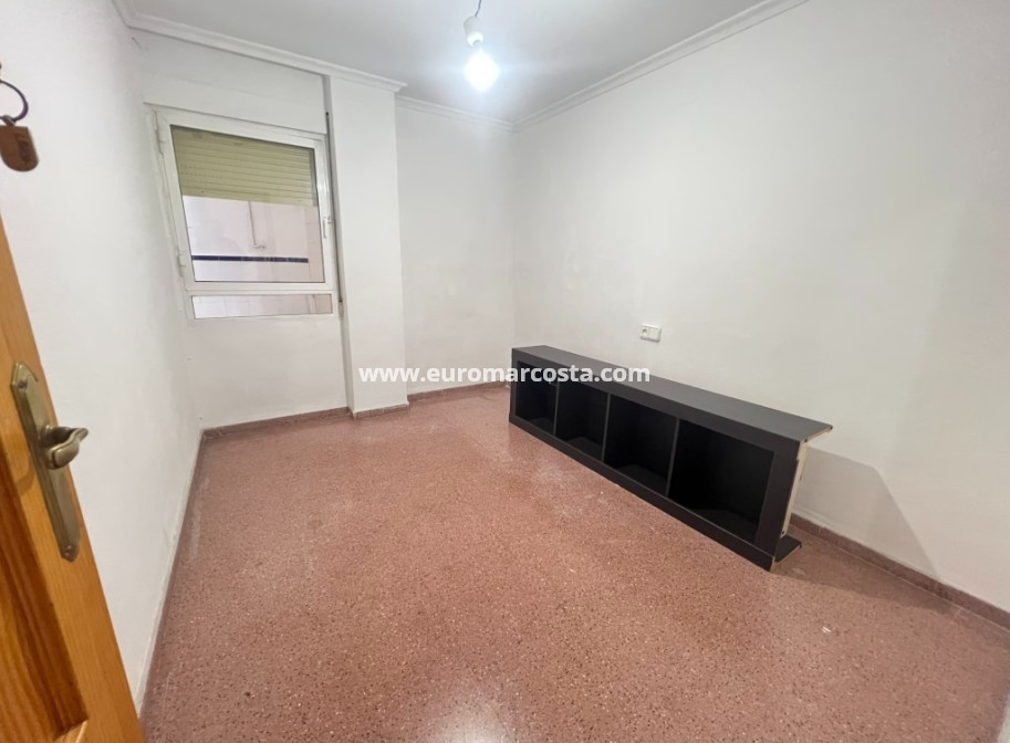 Sale - Apartment / flat - Los Montesinos