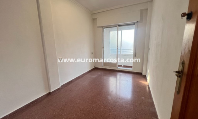 Sale - Apartment / flat - Los Montesinos