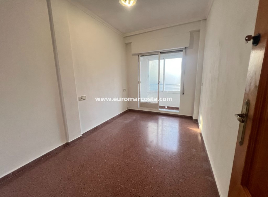 Sale - Apartment / flat - Los Montesinos