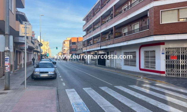 Sale - Apartment / flat - Los Montesinos