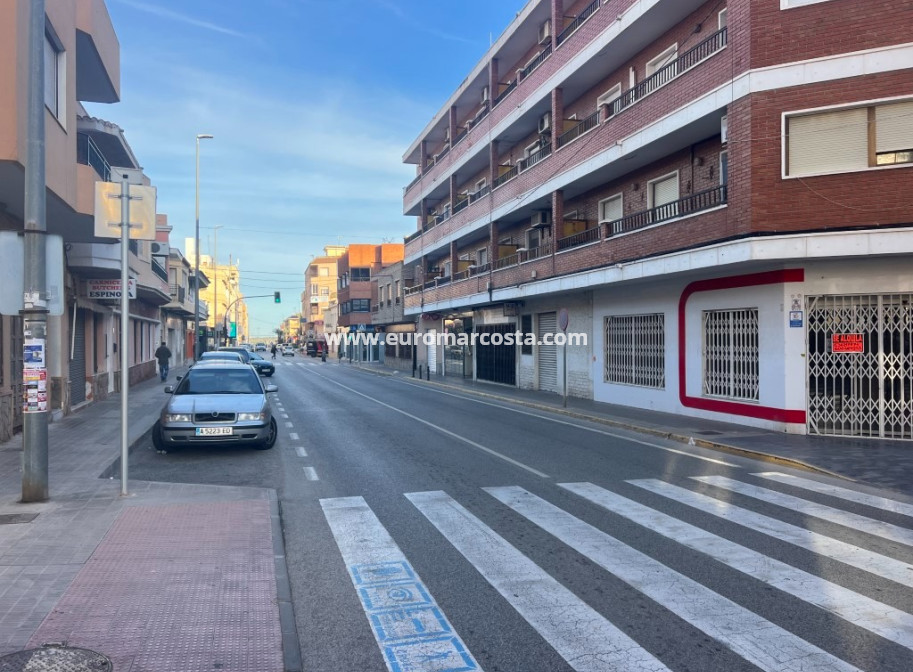 Sale - Apartment / flat - Los Montesinos