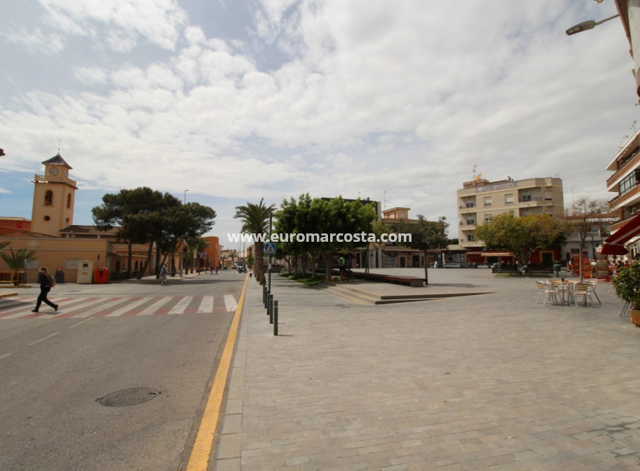 Sale - Apartment / flat - Los Montesinos