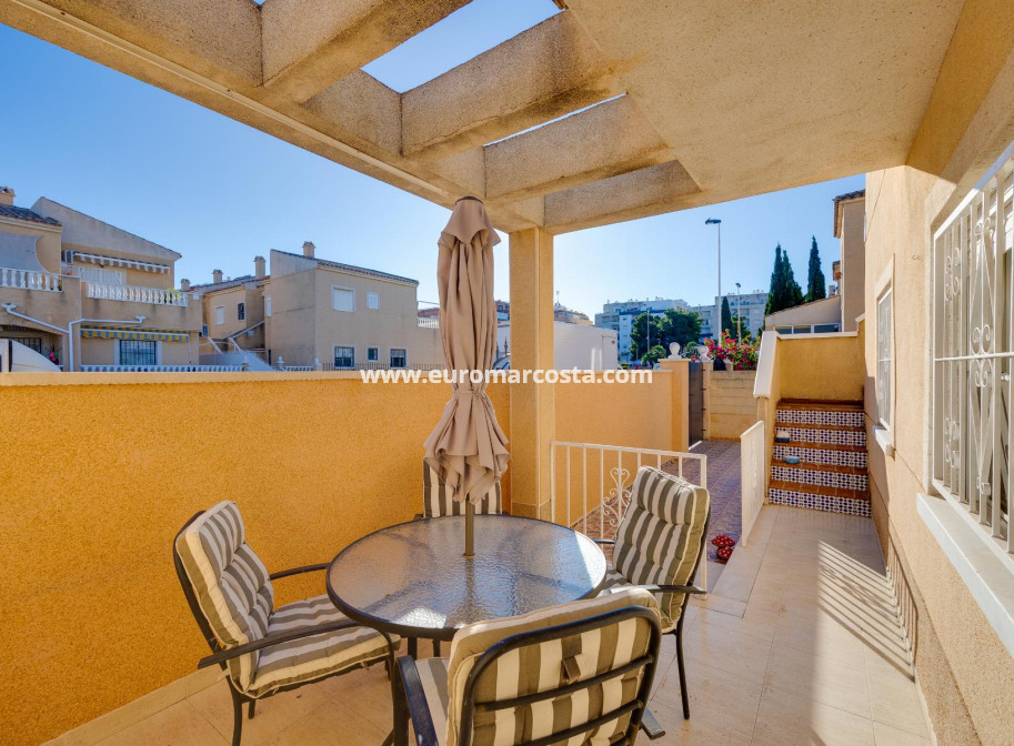 Venta - Chalet - Torrevieja - Pueblo - Centro