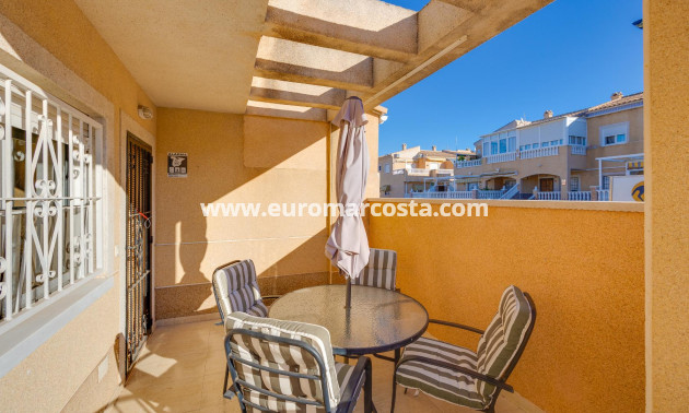 Sale - Chalet - Torrevieja - Pueblo - Centro