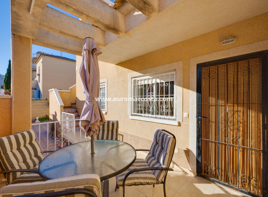 Sale - Chalet - Torrevieja - Pueblo - Centro