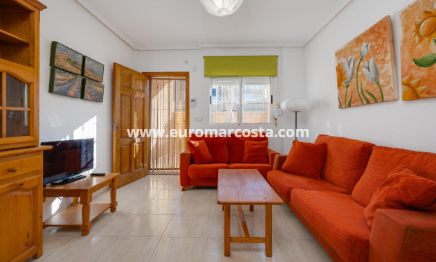 Sale - Chalet - Torrevieja - Pueblo - Centro