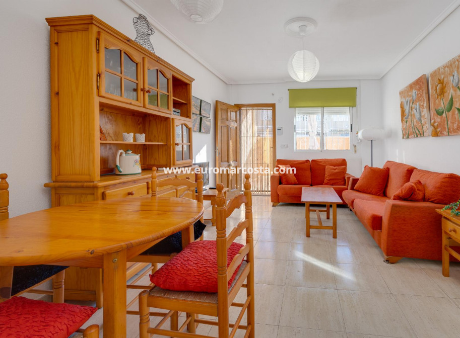 Sale - Chalet - Torrevieja - Pueblo - Centro