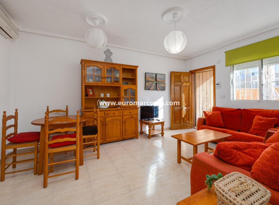 Sale - Chalet - Torrevieja - Pueblo - Centro