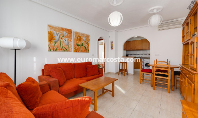 Sale - Chalet - Torrevieja - Pueblo - Centro