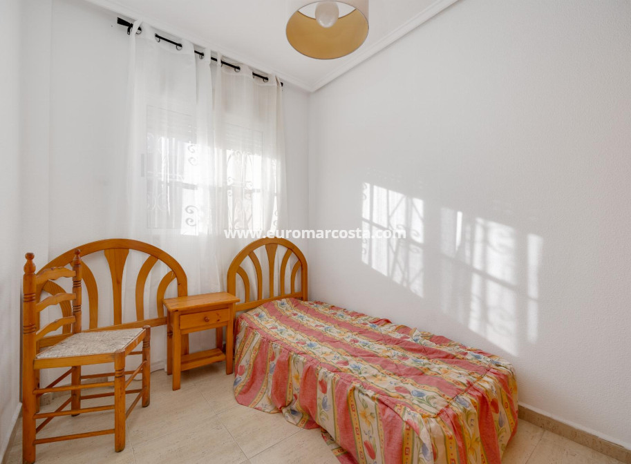 Sale - Chalet - Torrevieja - Pueblo - Centro