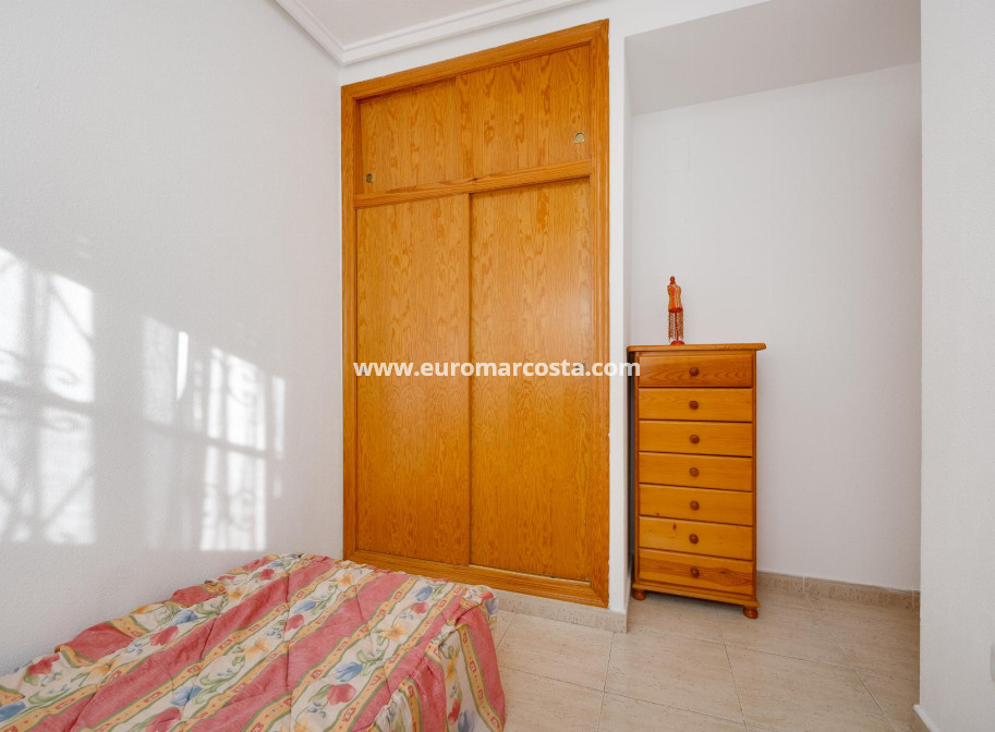 Sale - Chalet - Torrevieja - Pueblo - Centro