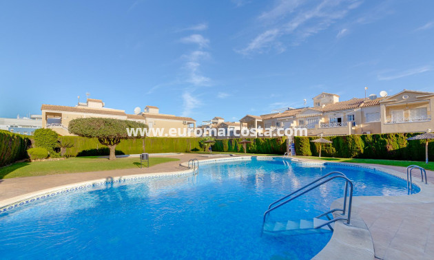 Sale - Chalet - Torrevieja - Pueblo - Centro