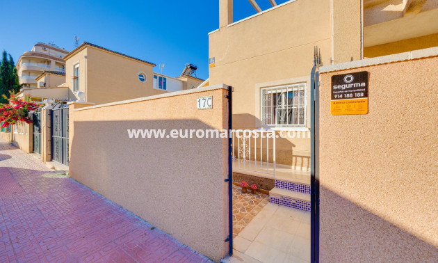 Sale - Chalet - Torrevieja - Pueblo - Centro