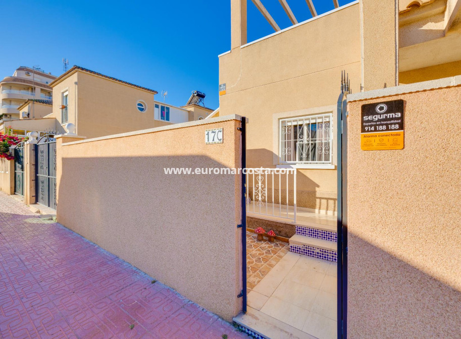 Sale - Chalet - Torrevieja - Pueblo - Centro