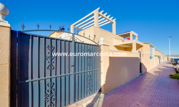 Sale - Chalet - Torrevieja - Pueblo - Centro