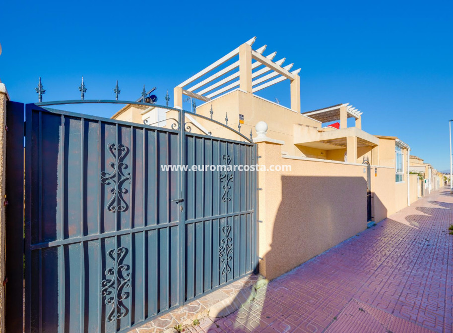 Venta - Chalet - Torrevieja - Pueblo - Centro