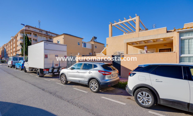 Sale - Chalet - Torrevieja - Pueblo - Centro