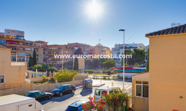 Sale - Chalet - Torrevieja - Pueblo - Centro