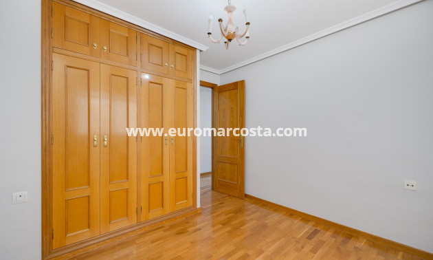 Venta - Apartamento / piso - Torrevieja - TORREVIEJA