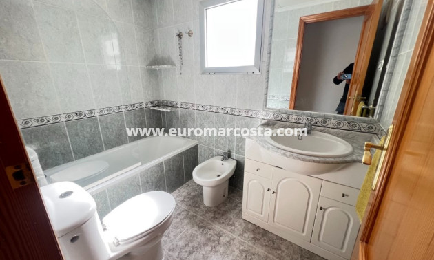 Sale - Apartment / flat - Guardamar del Segura