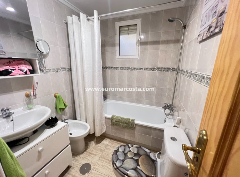 Sale - Apartment / flat - Guardamar del Segura