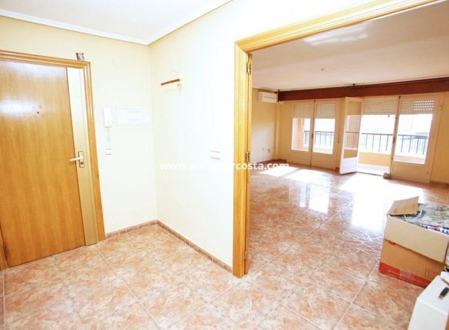 Objekte zum Wiederverkauf - Wohnung - Torrevieja - TORREVIEJA