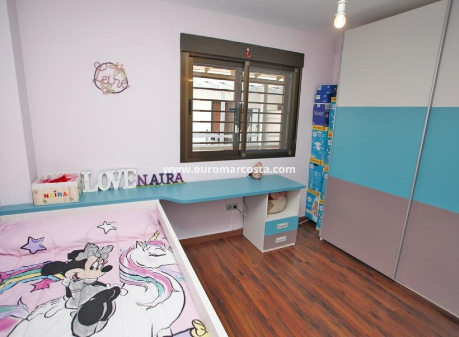 Sale - Bungalow - Daya Nueva - Comunidad valenciana